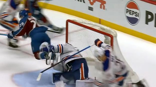 Nathan MacKinnon rauschte mit vollem Tempo in Oilers-Torhüter Connor Ingram.