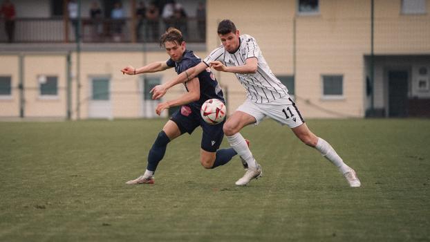 Armin Stuefer (à droite), de Tramin, en duel avec Daniel Tiozzo, de Val Gardena. © Thomas Debelyak
