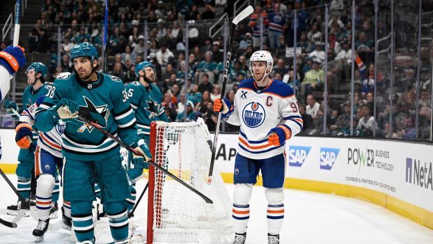 Connor McDavid (rechts) glänzte für die Edmonton Oilers. © APA / EAKIN HOWARD