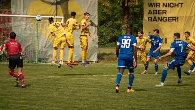 Edoardo Ghiotti (mit der Nummer 7) kam mit Obermais nicht über ein Remis hinaus. © Patrick Schwienbacher