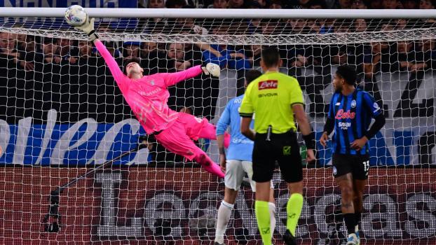 Edoardo Motta (im Tor) war Mann des Spiels. © ANSA / MICHELE MARAVIGLIA