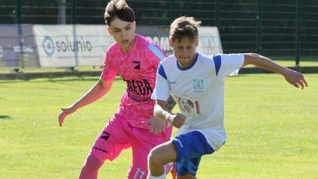 Enges Duell: Peter Plaickner (Albeins) gegen Lukas Hellweger (Reischach, von links). D. Laner