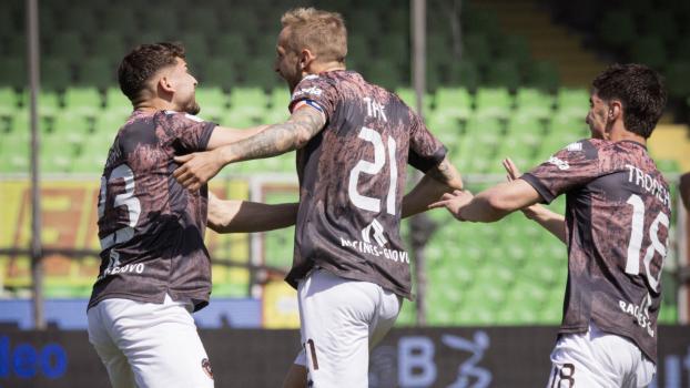 Fabian Tait (Mitte) hat in Cesena getroffen.