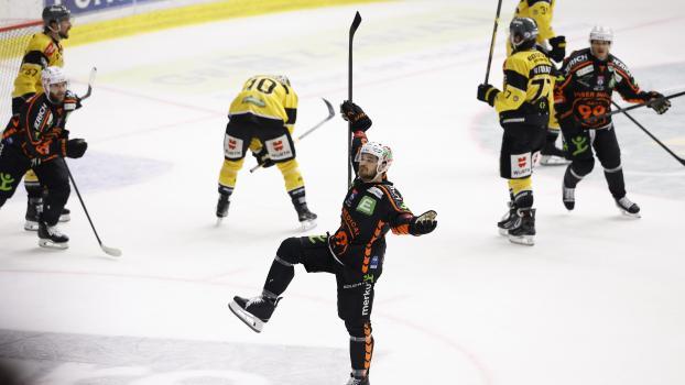 Frank Hora jubelt: Seine Grazer haben das erste Finale gewonnen. © APA / ERWIN SCHERIAU