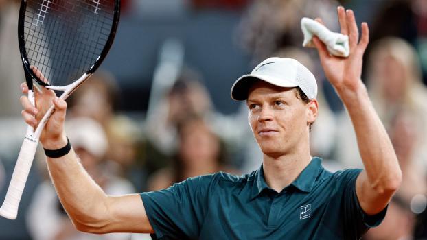 Für Jannik Sinner gab es in Madrid viel Applaus – obwohl er Publikumsliebling Rafael Jodar aus dem Wettbewerb warf. © APA/afp / OSCAR DEL POZO