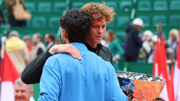 Jannik Sinner äußerte sich über die Verletzung seines größten Konkurrenten. © AFP / VALERY HACHE