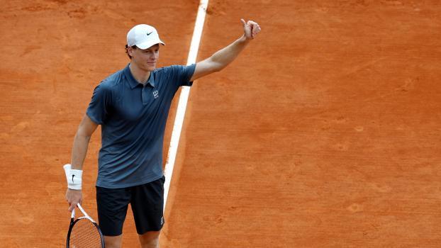 Jannik Sinner hat eine Mission: Seinen ersten Masters-Titel auf Sandplatz. © ANSA / SEBASTIEN NOGIER