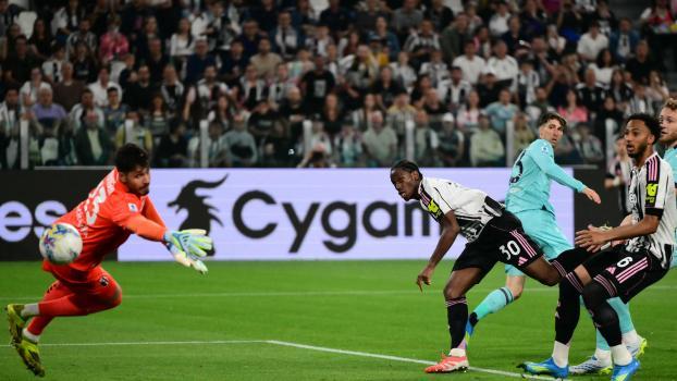 Jonathan David köpfte Juventus früh auf die Siegerstraße. © APA/afp / MARCO BERTORELLO