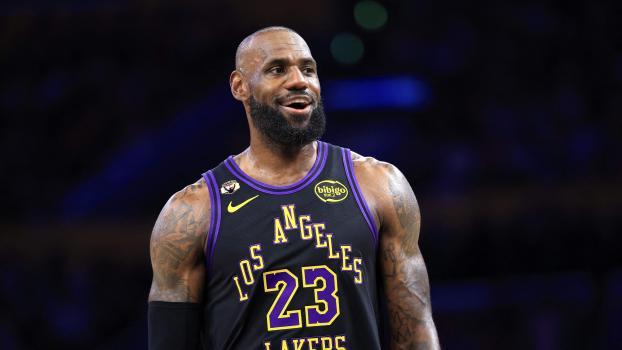 LeBron James ist auch mit 41 Jahren noch ein Superstar. © APA / SEAN M. HAFFEY