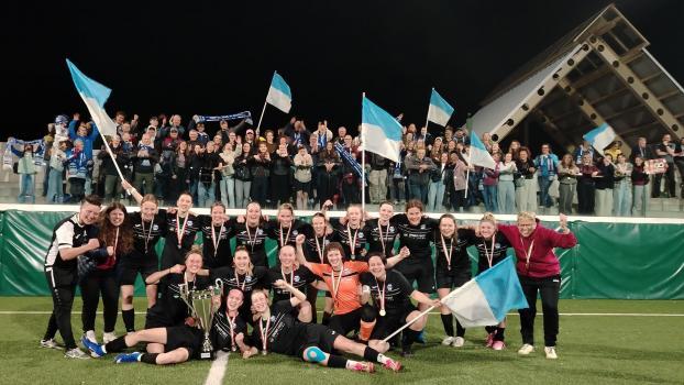 Olang jubelte nach Elfmeterschießen.