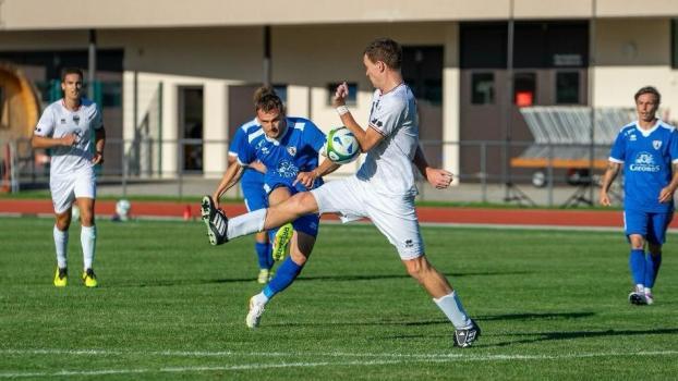 Patrick Burger (beim Schuss) sorgt in Bruneck für Furore.