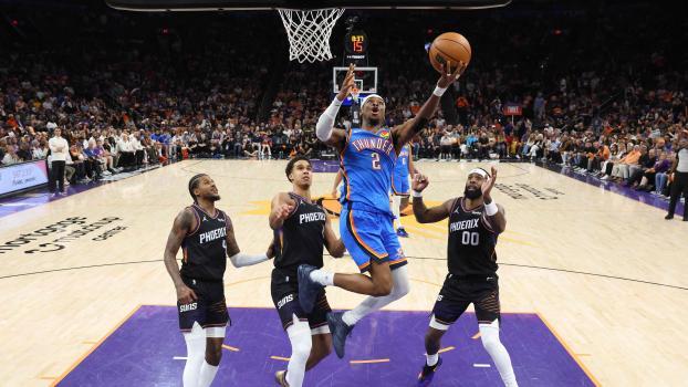 Shai Gilgeous-Alexander (Mitte) war von den Suns neuerlich nicht zu bremsen. © APA / CHRISTIAN PETERSEN