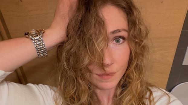 Ski-Königin Mikaela Shiffrin ist ein kurioses Missgeschick unterlaufen.