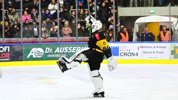 Überragend: Eddie Pasquale im Tor der Wölfe. © HC Pustertal