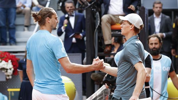 Alexander Zverev (links) hatte in den letzten Duellen gegen Jannik Sinner keine Chance. © ANSA / CHEMA MOYA