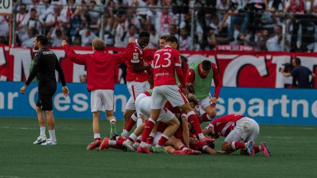 Cottbus jubelt. © Social Media / fc_energie_cottbus_official