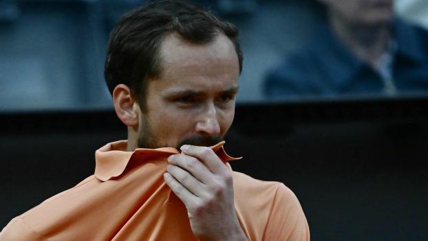 Daniil Medvedvev steht im Halbfinale von Rom. © APA/afp / FILIPPO MONTEFORTE