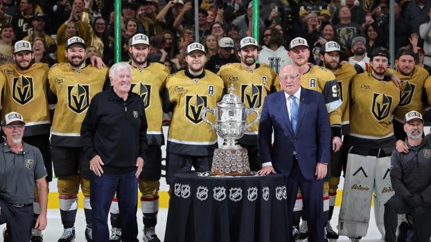 Die Vegas Golden Knights berührten den Pokal nicht. © APA / ETHAN MILLER