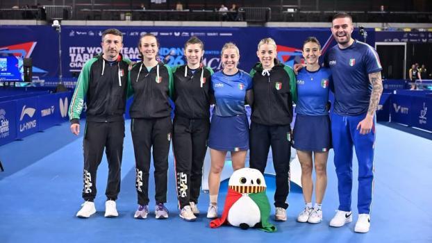 Giorgia Piccolin (second from right) and Debora Vivarelli (third from right) celebrated their group victory. © ittfworld/Social Media