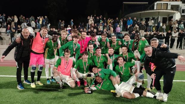 Girlan jubelt über den Gewinn des Forst Cups.
