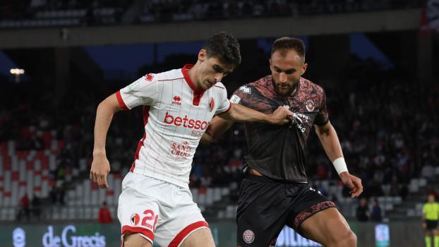 Im Zweikampf: Baris Odenthal (links) gegen Pietrangeli vom FC Südtirol. © Felice Calabro' / Felice Calabro'