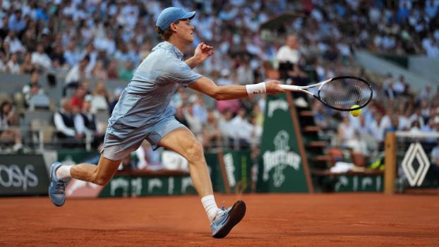Jannik Sinner ist eine Runde weiter. © APA/afp / DIMITAR DILKOFF