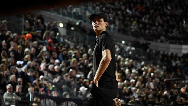 Jannik Sinner kämpft ums Finale. © APA/afp / TIZIANA FABI