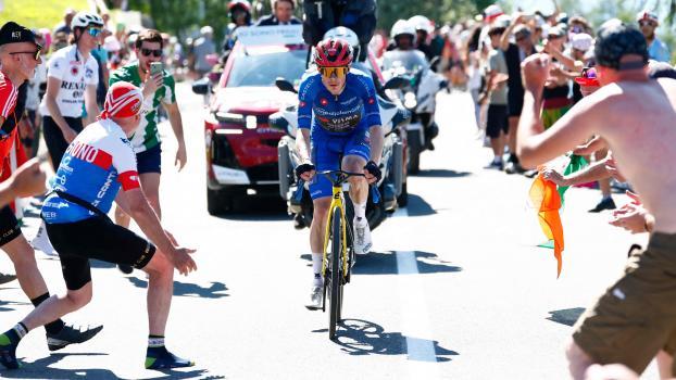 Jonas Vingegaard hat die Führung in der Gesamtwertung des Giro d'Italia 2026 übernommen. © APA/afp / LUCA BETTINI