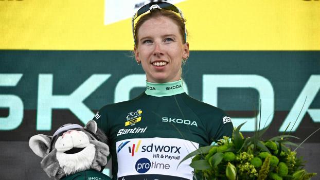 Lorena Wiebes ist vom Giro d'Italia ausgeschlossen worden. © APA/afp / JULIEN DE ROSA