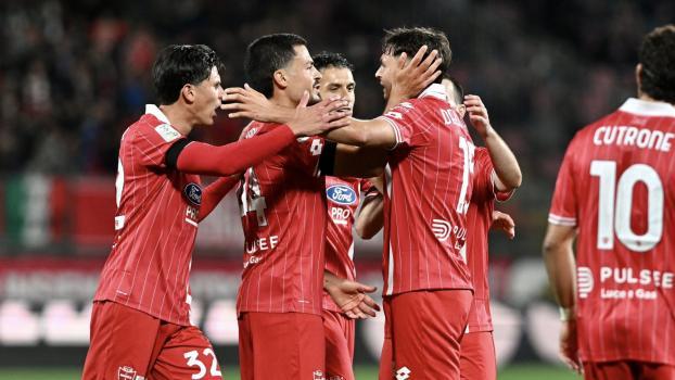 Monza bejubelt den Einzug in die letzte Playoff-Runde. © GIANNI BUZZI