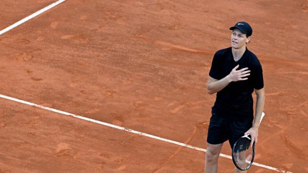 Tennis-Superstar Jannik Sinner hat alle verzaubert. © APA/afp / TIZIANA FABI
