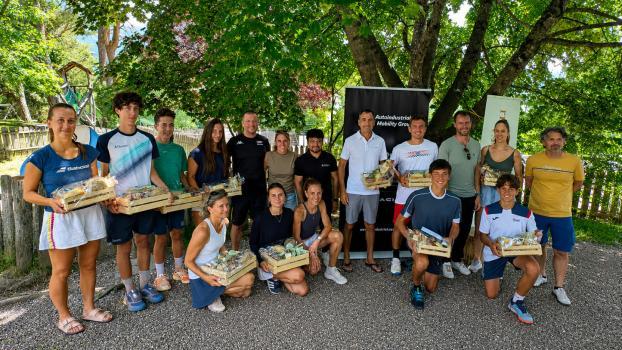 Die Sieger beim Gruppenfoto.