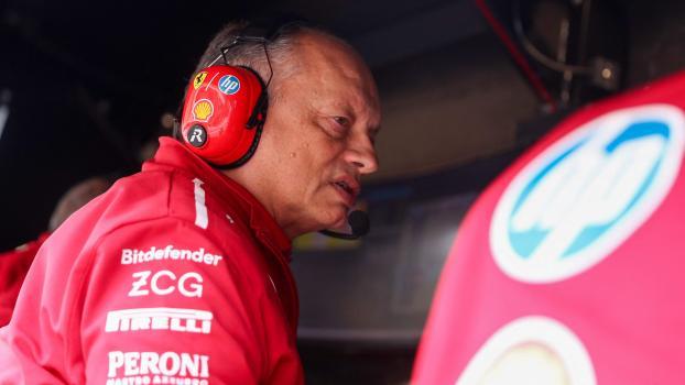 Ferrari-Teamchef Frederic Vasseur muss den Tag der Qualifikation für das Monaco-Rennen in einer Klinik verbringen. © APA/afp / JEAN CARNIEL