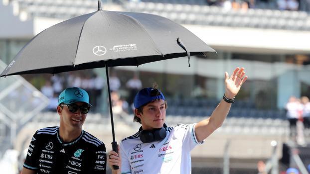 George Russell (links) und Kimi Antonelli kämpfen um den WM-Titel. © ANSA / MARIO GUZMAN