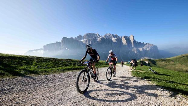 Inmitten der traumhaften Dolomiten geht es um die Wurst. © Freddy Planinscheck