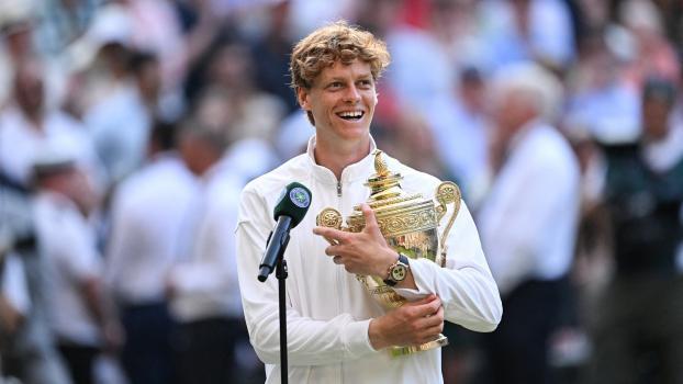 Jannik Sinner will in London seinen Titel verteidigen. © AFP / KIRILL KUDRYAVTSEV