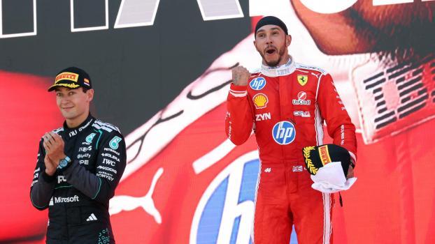 Lewis Hamilton (rechts) gewann in Spanien. © APA/afp / LLUIS GENE