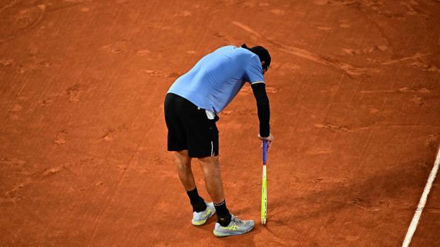 Matteo Berrettini musste aufgeben. © APA/afp / JULIEN DE ROSA
