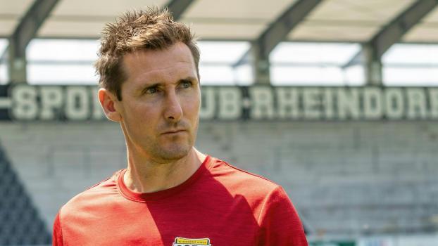 Miroslav Klose kommt als Nürnberg-Trainer mit dem Club nach Südtirol. © APA / DIETMAR STIPLOVSEK
