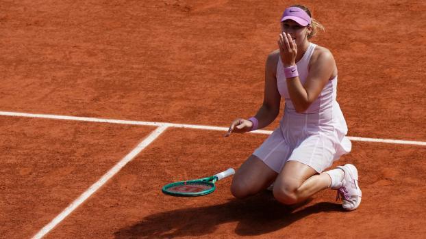 Mit 19 Jahren triumphierte Mirra Andrejewa erstmals bei einem Grand-Slam-Turnier. © APA/afp / DIMITAR DILKOFF