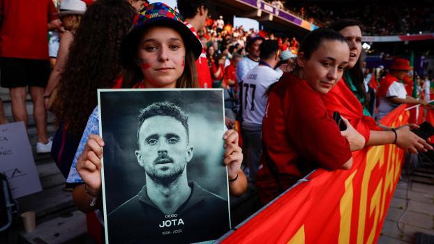Mitfavorit Portugal ist mit einem besonderen Andenken an den tödlich verunglückten Nationalspieler Diogo Jota zur Fußball-WM gereist. © ANSA / NUNO VEIGA