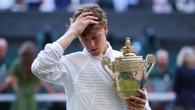 Jannik Sinner hat in Wimbledon wieder einmal seine ganze Klasse gezeigt. © APA/afp / HENRY NICHOLLS
