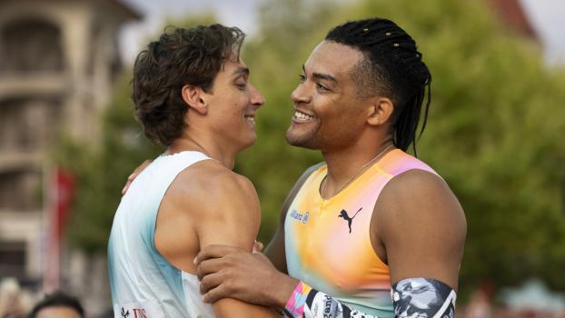 Armand Duplantis und Emmanouil Karalis lieferten sich ein Spektakel. © ANSA / JEAN-CHRISTOPHE BOTT
