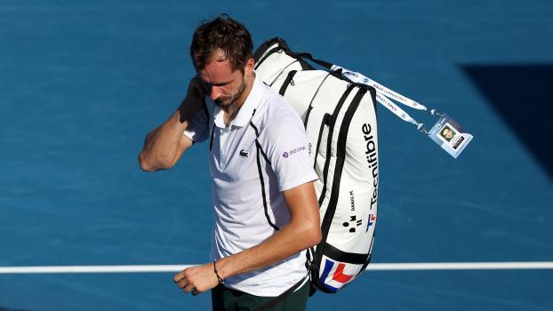 Daniil Medvedev steckt in der Krise. © APA / EMILEE CHINN