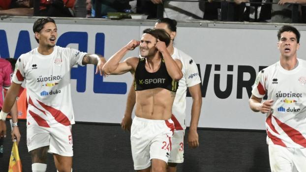 Der Gold-Torschütze: Simone Davi.