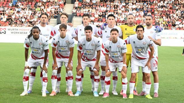 Mit diesen elf Spielern startet der FC Südtirol ins erste Spiel der neuen Saison. © DLife