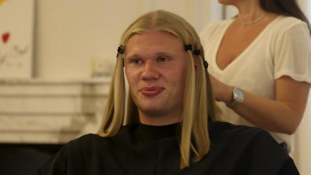 Erling Haaland wagte einen Frisuren-Wechsel. © Screenshot YouTube