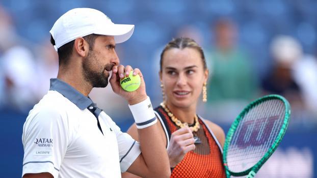 Kassierten eine Niederlage: Novak Djokovic und Aryna Sabalenka © APA / SARAH STIER