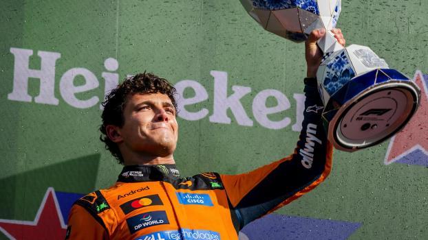 Lando Norris triumphiert beim letzten Rennen in Zandvoort. © ANSA / Remko de Waal