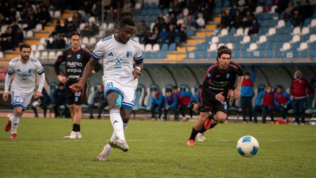 Mamadou Ngom bleibt dem FC Obermais erhalten.
